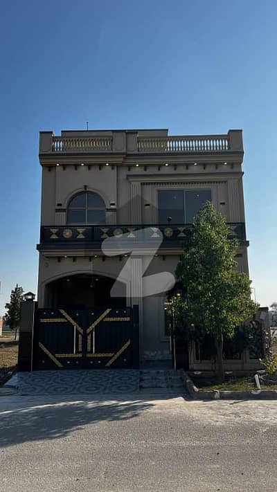 سٹی ہاؤسنگ سوسائٹی سیالکوٹ میں 4 کمروں کا 5 مرلہ مکان 1.9 کروڑ میں برائے فروخت۔