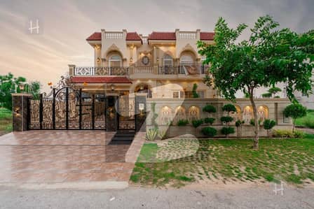 ڈی ایچ اے فیز 6 - بلاک ای فیز 6,ڈیفنس (ڈی ایچ اے),لاہور میں 5 کمروں کا 1 کنال مکان 8.5 کروڑ میں برائے فروخت۔