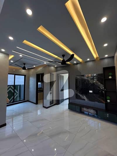 ڈی ایچ اے 9 ٹاؤن ڈیفنس (ڈی ایچ اے),لاہور میں 3 کمروں کا 5 مرلہ مکان 1.05 لاکھ میں کرایہ پر دستیاب ہے۔