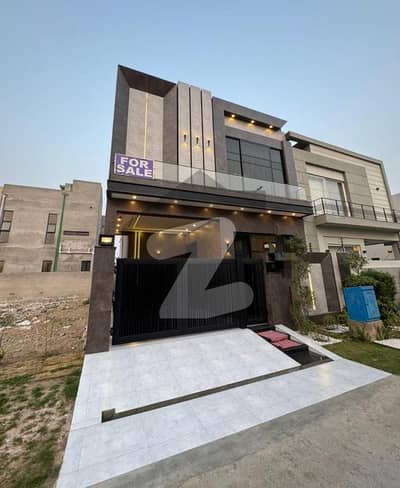 ڈی ایچ اے 9 ٹاؤن ڈیفنس (ڈی ایچ اے),لاہور میں 3 کمروں کا 5 مرلہ مکان 3.25 کروڑ میں برائے فروخت۔