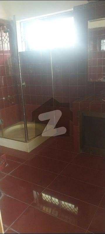 گارڈن ٹاؤن لاہور میں 3 کمروں کا 10 مرلہ زیریں پورشن 1.1 لاکھ میں کرایہ پر دستیاب ہے۔