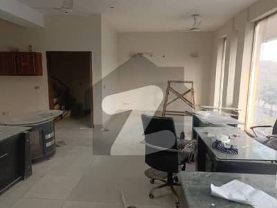 ڈی ایچ اے فیز 4 - بلاک ڈیڈی فیز 4,ڈیفنس (ڈی ایچ اے),لاہور میں 4 مرلہ دفتر 93.0 ہزار میں کرایہ پر دستیاب ہے۔