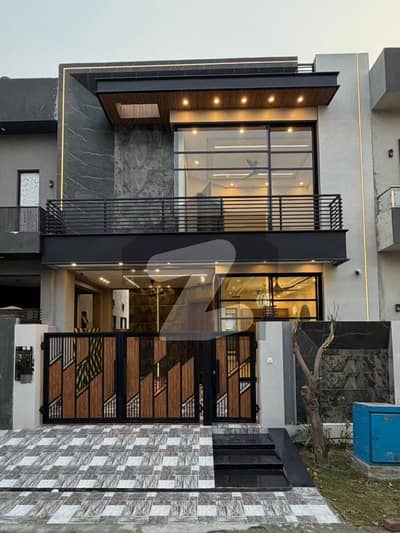 Prime 5-Marla Modern Designed House in DHA Phase 9-Town 3 Master Bedrooms, Modern Company Kitchen, TV Lounge, Spacious Living Areas, Easy Access, Motivated Seller, Dont Miss This Chance!
