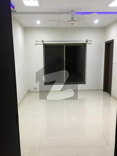 ڈی ایچ اے فیز 1 - سیکٹر ایف ڈی ایچ اے ڈیفینس فیز 1,ڈی ایچ اے ڈیفینس,اسلام آباد میں 4 کمروں کا 10 مرلہ مکان 1.4 لاکھ میں کرایہ پر دستیاب ہے۔