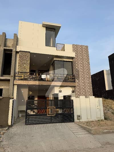 ایم پی سی ایچ ایس ۔ بلاک ایف ایم پی سی ایچ ایس ۔ ملٹی گارڈنز,بی ۔ 17,اسلام آباد میں 4 کمروں کا 5 مرلہ مکان 2.49 کروڑ میں برائے فروخت۔