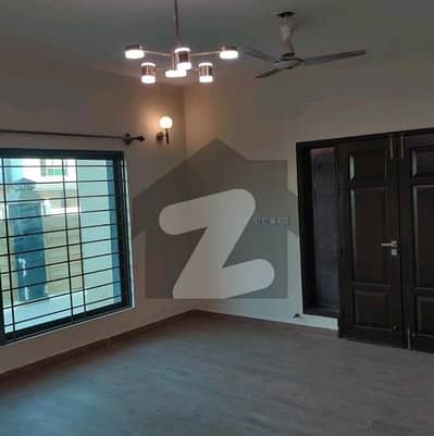 عسکری 5 ۔ سیکٹر جے عسکری 5,ملیر کنٹونمنٹ,کینٹ,کراچی میں 3 کمروں کا 12 مرلہ فلیٹ 4.2 کروڑ میں برائے فروخت۔