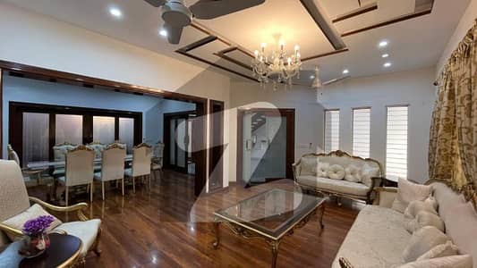 ڈی ایچ اے فیز 6 ڈیفنس (ڈی ایچ اے),لاہور میں 5 کمروں کا 1 کنال مکان 6.0 لاکھ میں کرایہ پر دستیاب ہے۔