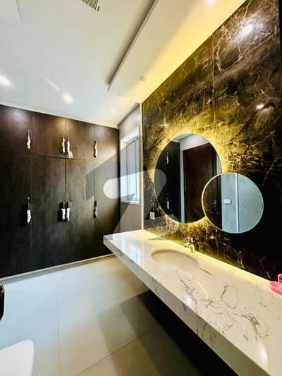 ڈی ایچ اے فیز 7 ڈیفنس (ڈی ایچ اے),لاہور میں 5 کمروں کا 1 کنال مکان 7.75 کروڑ میں برائے فروخت۔