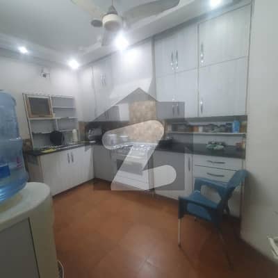 ڈیفینس رایا ڈی ایچ اے ڈیفینس,لاہور میں 5 کمروں کا 10 مرلہ مکان 6.5 کروڑ میں برائے فروخت۔