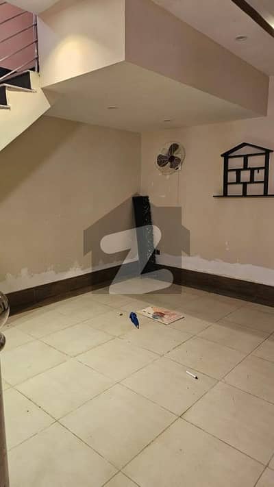 ڈی ایچ اے فیز 8 ڈی ایچ اے ڈیفینس,کراچی میں 3 کمروں کا 4 مرلہ مکان 2.5 لاکھ میں کرایہ پر دستیاب ہے۔