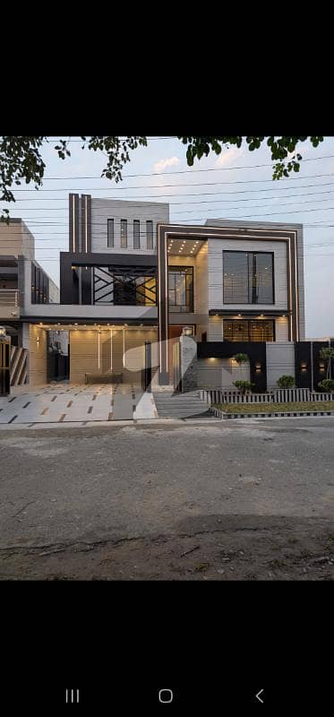 جوبلی ٹاؤن لاہور میں 5 کمروں کا 10 مرلہ مکان 1.45 لاکھ میں کرایہ پر دستیاب ہے۔