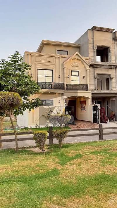 5 Marla Facing Park On 40-Ft Wide Road