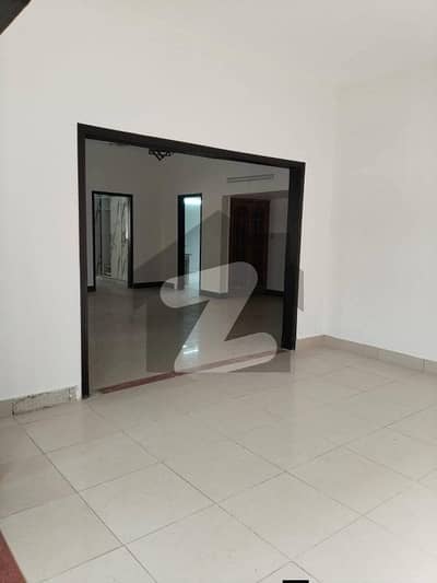 240 Sq Yard Bungalow Available For Rent