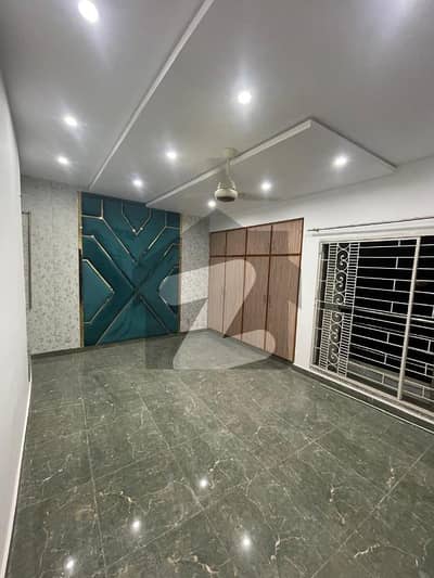 نواب ٹاؤن لاہور میں 6 کمروں کا 10 مرلہ مکان 1.55 لاکھ میں کرایہ پر دستیاب ہے۔