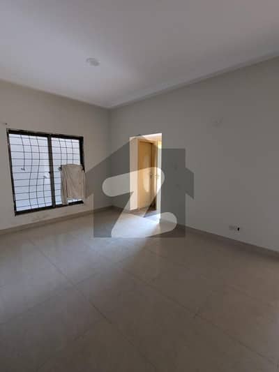 کالج روڈ لاہور میں 10 مرلہ عمارت 4.0 کروڑ میں برائے فروخت۔