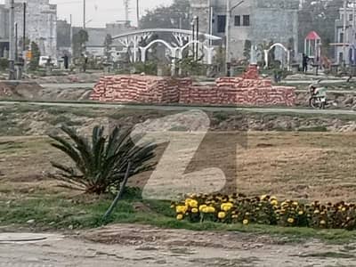 مین کینال بینک روڈ لاہور میں 8 مرلہ رہائشی پلاٹ 1.45 کروڑ میں برائے فروخت۔