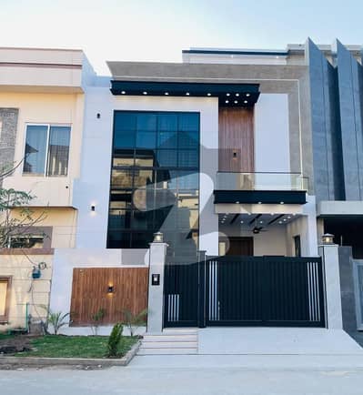 5 Marla luxury House available for Sale at prime location in block DD Citi housing Gujranwala