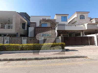 بحریہ ٹاؤن فیز 2 بحریہ ٹاؤن راولپنڈی,راولپنڈی میں 7 کمروں کا 1 کنال مکان 9.75 کروڑ میں برائے فروخت۔