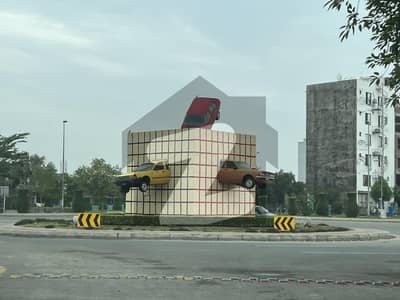 بحریہ آرچرڈ لاہور میں 8 مرلہ کمرشل پلاٹ 2.5 کروڑ میں برائے فروخت۔