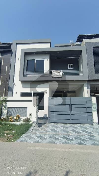 پارک ویو سٹی - ٹیولپ بلاک پارک ویو سٹی,لاہور میں 4 کمروں کا 6 مرلہ مکان 2.8 کروڑ میں برائے فروخت۔