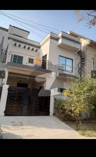 خدا بخش کالونی کینٹ,لاہور میں 1 کمرے کا 4 مرلہ زیریں پورشن 25.0 ہزار میں کرایہ پر دستیاب ہے۔