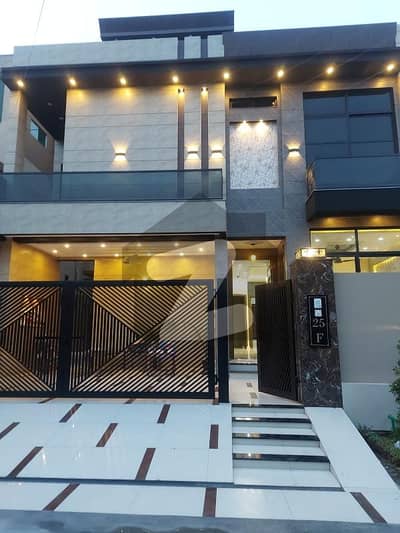 واپڈا ٹاؤن لاہور میں 5 کمروں کا 10 مرلہ مکان 4.7 کروڑ میں برائے فروخت۔