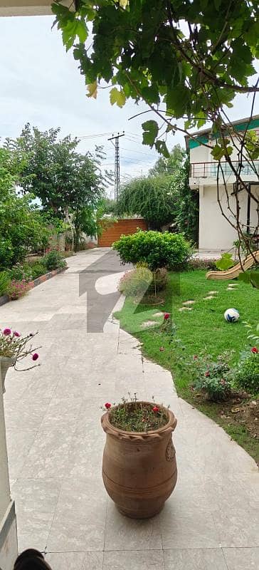 اسلام آباد ایکسپریس وے اسلام آباد میں 5 کمروں کا 1 کنال فارم ہاؤس 5.5 کروڑ میں برائے فروخت۔