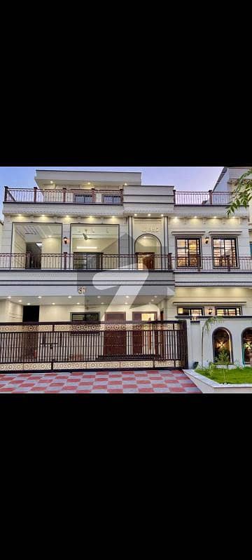 جی ۔ 13 اسلام آباد میں 6 کمروں کا 14 مرلہ مکان 11.7 کروڑ میں برائے فروخت۔