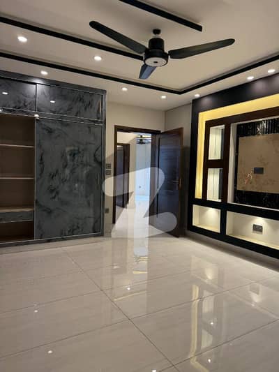 سبزہ زار سکیم ۔ بلاک پی سبزہ زار سکیم,لاہور میں 6 کمروں کا 5 مرلہ مکان 2.88 کروڑ میں برائے فروخت۔