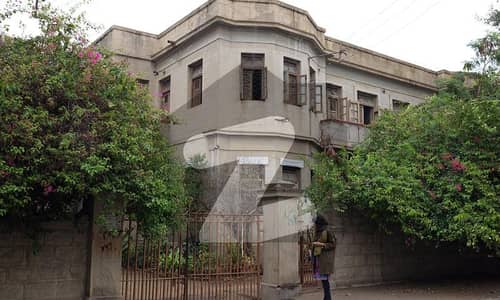 SMCHS Block A, Prime Location, 1200 Yards old House for Sale