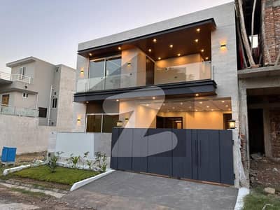 گلبرگ ریزیڈنشیا - بلاک ایف گلبرگ ریزیڈنشیا,گلبرگ,اسلام آباد میں 5 کمروں کا 7 مرلہ مکان 4.1 کروڑ میں برائے فروخت۔