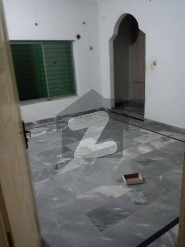 رینج روڈ راولپنڈی میں 2 کمروں کا 5 مرلہ بالائی پورشن 28.0 ہزار میں کرایہ پر دستیاب ہے۔ رینج روڈ راولپنڈی میں 2 کمروں کا 5 مرلہ بالائی پورشن 28.0 ہزار میں کرایہ پر دستیاب ہے۔