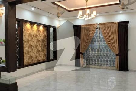 بحریہ ٹاؤن سیکٹر ای بحریہ ٹاؤن,لاہور میں 5 کمروں کا 1 کنال مکان 1.95 لاکھ میں کرایہ پر دستیاب ہے۔