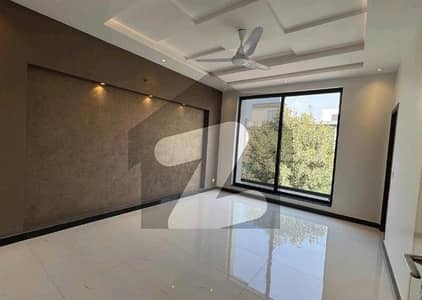 بحریہ ٹاؤن سیکٹر ای بحریہ ٹاؤن,لاہور میں 5 کمروں کا 1 کنال مکان 2.0 لاکھ میں کرایہ پر دستیاب ہے۔