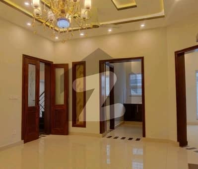 بحریہ ٹاؤن سیکٹر ای بحریہ ٹاؤن,لاہور میں 5 کمروں کا 1 کنال مکان 2.1 لاکھ میں کرایہ پر دستیاب ہے۔