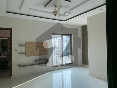 نشیمنِ اقبال فیز 2 نشیمنِ اقبال,لاہور میں 6 کمروں کا 10 مرلہ مکان 3.25 کروڑ میں برائے فروخت۔