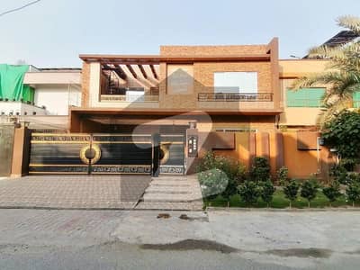 پی جی ای سی ایچ ایس فیز 2 - بلاک ای پی جی ای سی ایچ ایس فیز 2,پنجاب گورنمنٹ ایمپلائیز سوسائٹی,لاہور میں 5 کمروں کا 1 کنال مکان 6.5 کروڑ میں برائے فروخت۔ پی جی ای سی ایچ ایس فیز 2 - بلاک ای پی جی ای سی ایچ ایس فیز 2,پنجاب گورنمنٹ ایمپلائیز سوسائٹی,لاہور میں 5 کمروں کا 1 کنال مکان 6.5 کروڑ میں برائے فروخت۔