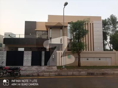 بحریہ ٹاؤن - اوورسیزبی بحریہ ٹاؤن اوورسیز انکلیو,بحریہ ٹاؤن,لاہور میں 6 کمروں کا 1 کنال مکان 11.9 کروڑ میں برائے فروخت۔