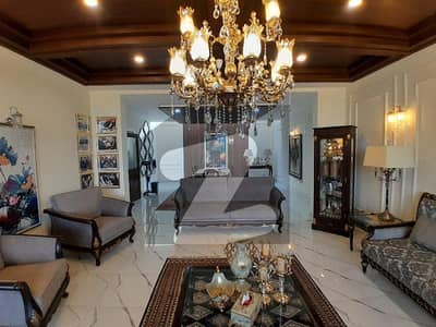 بنی گالہ اسلام آباد میں 8 کمروں کا 1 کنال مکان 7.5 کروڑ میں برائے فروخت۔