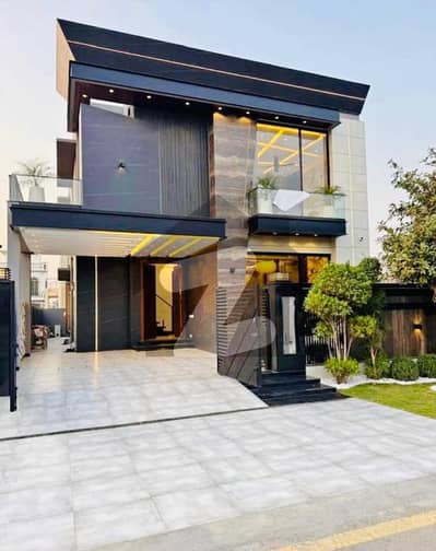 ڈی ایچ اے 9 ٹاؤن ڈیفنس (ڈی ایچ اے),لاہور میں 4 کمروں کا 10 مرلہ مکان 4.2 کروڑ میں برائے فروخت۔