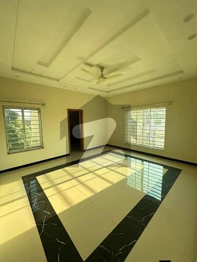 بنی گالہ اسلام آباد میں 3 کمروں کا 1 کنال بالائی پورشن 1.0 لاکھ میں کرایہ پر دستیاب ہے۔