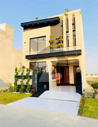 ڈی ایچ اے 9 ٹاؤن ڈیفنس (ڈی ایچ اے),لاہور میں 3 کمروں کا 5 مرلہ مکان 2.15 کروڑ میں برائے فروخت۔