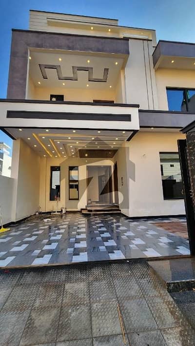 بنی گالہ اسلام آباد میں 5 کمروں کا 10 مرلہ مکان 4.7 کروڑ میں برائے فروخت۔