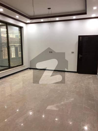 بنی گالہ اسلام آباد میں 5 کمروں کا 10 مرلہ مکان 1.35 لاکھ میں کرایہ پر دستیاب ہے۔