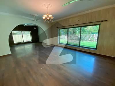 Well Maintained 5 Beds Luxury House Available For Rent in F8