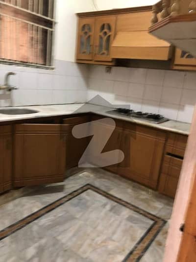 پی ڈبلیو ڈی ہاؤسنگ سکیم اسلام آباد میں 4 کمروں کا 10 مرلہ مکان 1.3 لاکھ میں کرایہ پر دستیاب ہے۔