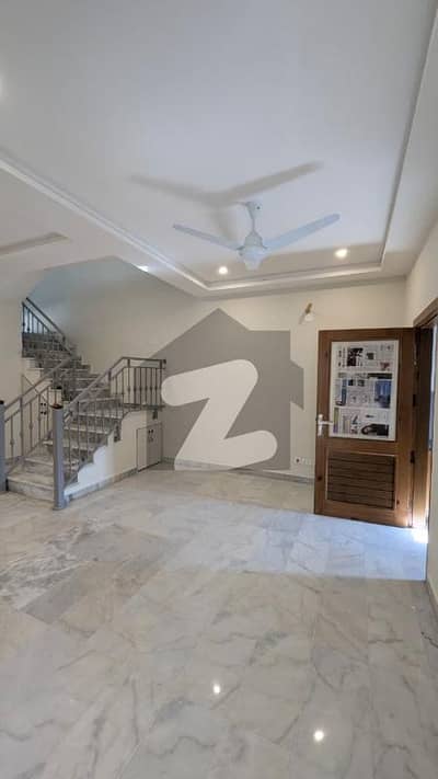 گلبرگ ریزیڈنشیا - بلاک سی گلبرگ ریزیڈنشیا,گلبرگ,اسلام آباد میں 5 کمروں کا 7 مرلہ مکان 4.65 کروڑ میں برائے فروخت۔