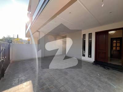 10 MARLA BRAND NEW HOUSE IN BANI GALA