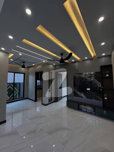 ڈی ایچ اے 9 ٹاؤن ۔ بلاک ڈی ڈی ایچ اے 9 ٹاؤن,ڈیفنس (ڈی ایچ اے),لاہور میں 3 کمروں کا 5 مرلہ مکان 3.5 کروڑ میں برائے فروخت۔