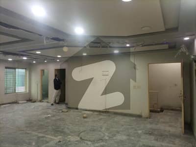220 Sqft Shop for Rent DHA Phase 1, Block H Location: DHA Phase 1, Block H Demand: 135,000 PKR per month Size: 220 Sqft